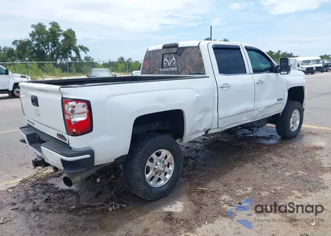 2018 Chevrolet Silverado 2500Hd High Country z USA, uszkodzony, nr VIN 1GC1KXEY6JF199771